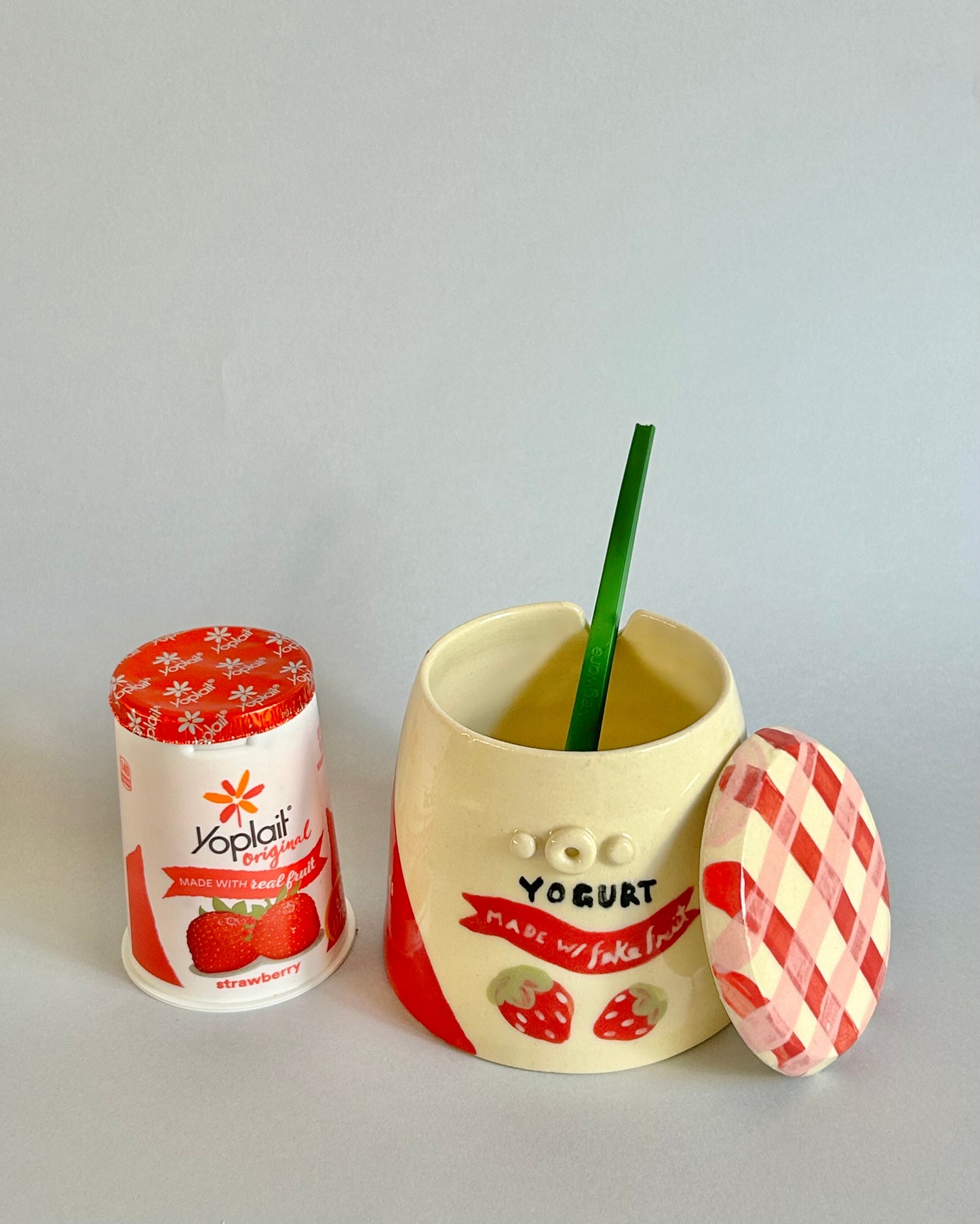 yoghurt cup + lid