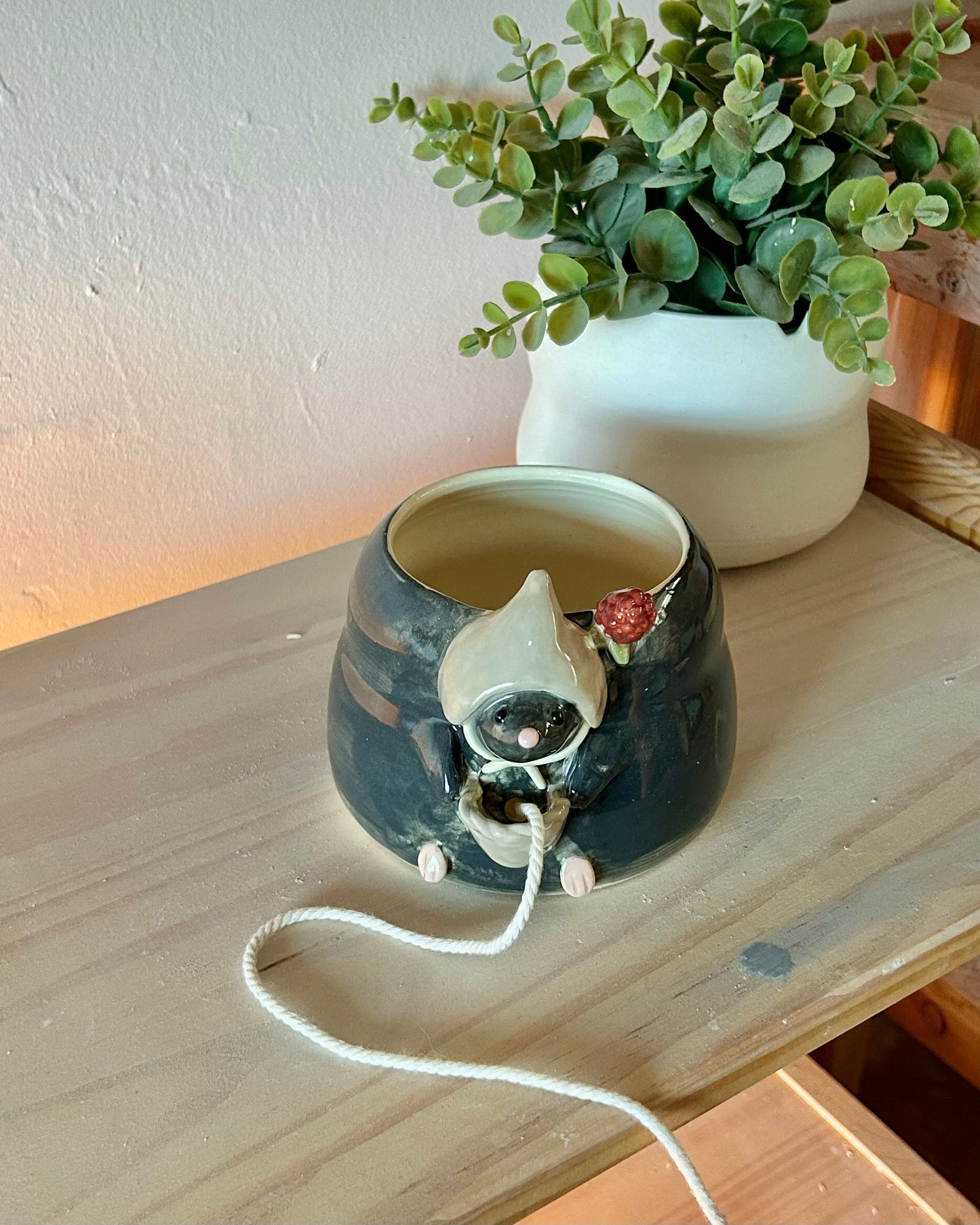 foraging mouse yarn bowl