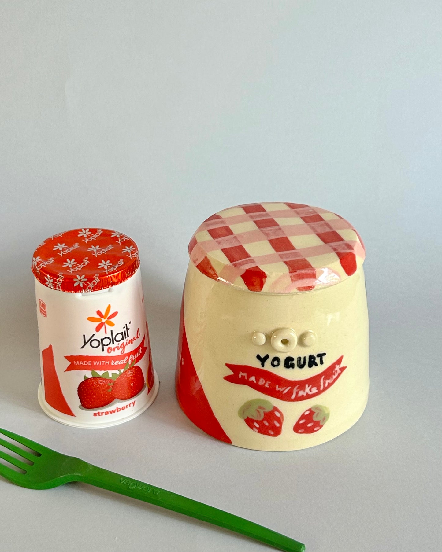 yoghurt cup + lid