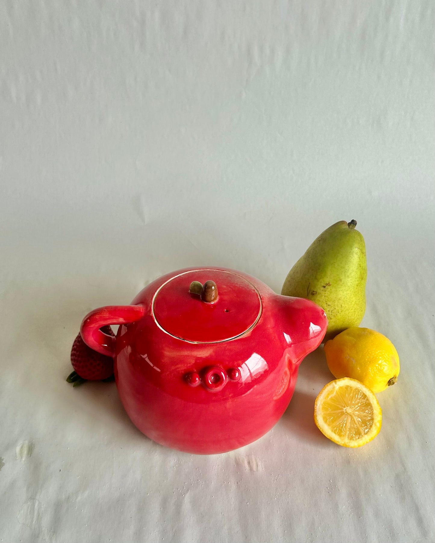 apple tea pot