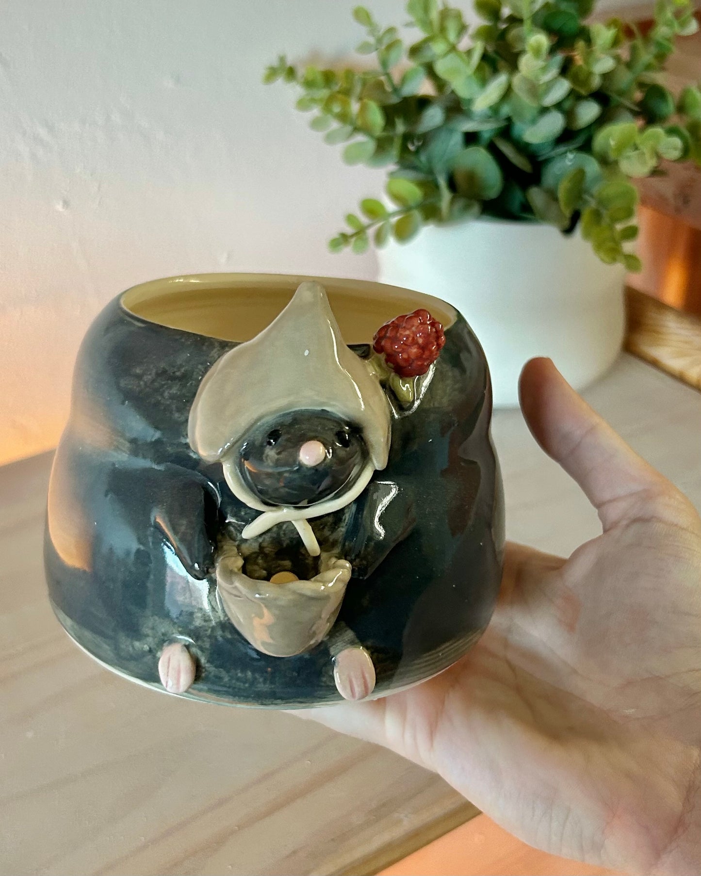 foraging mouse yarn bowl