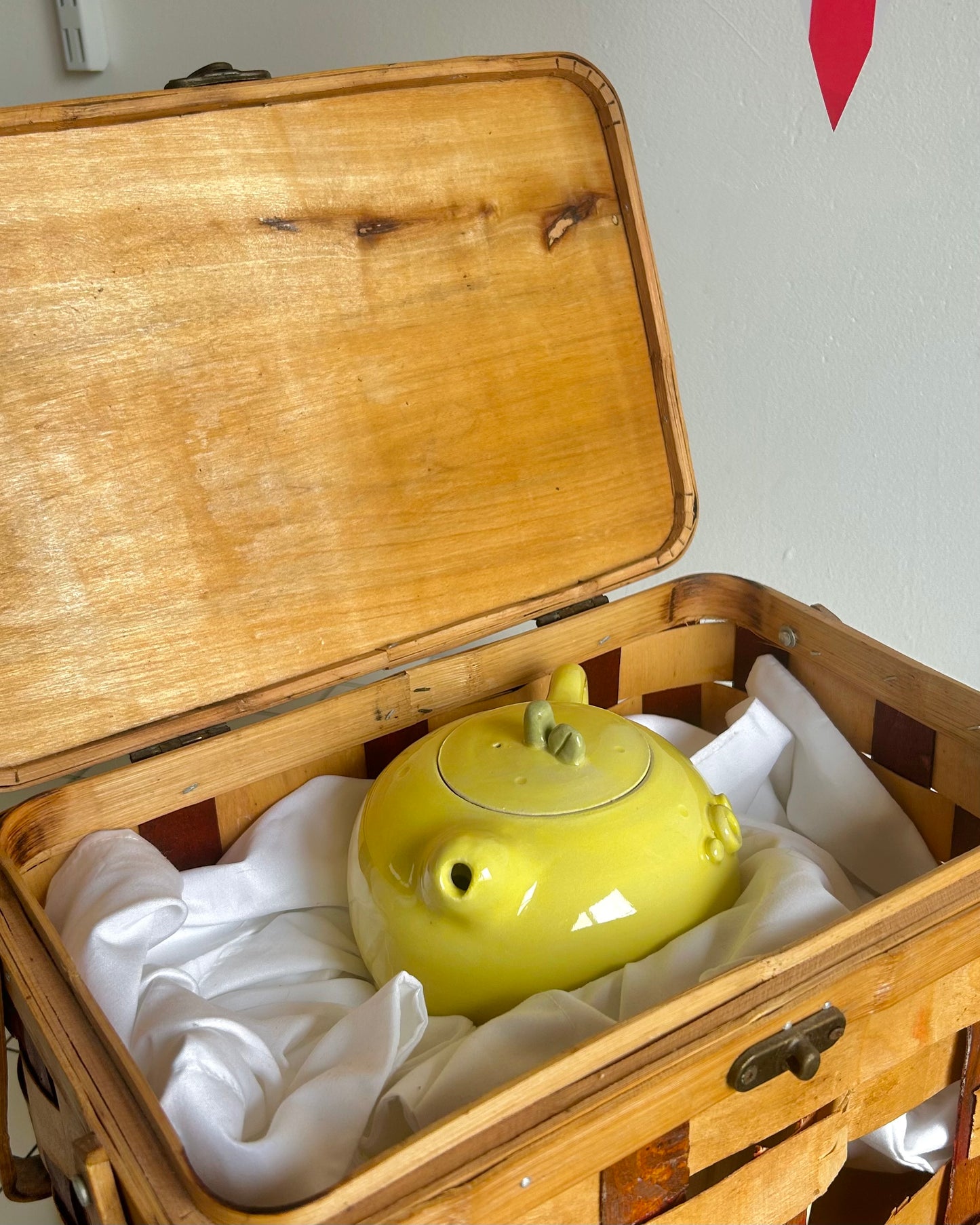 lemon tea pot