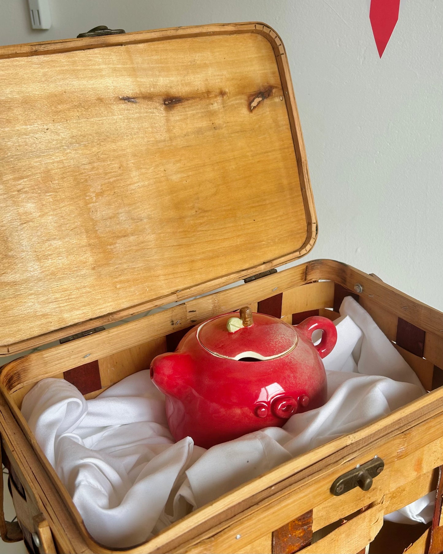 apple tea pot