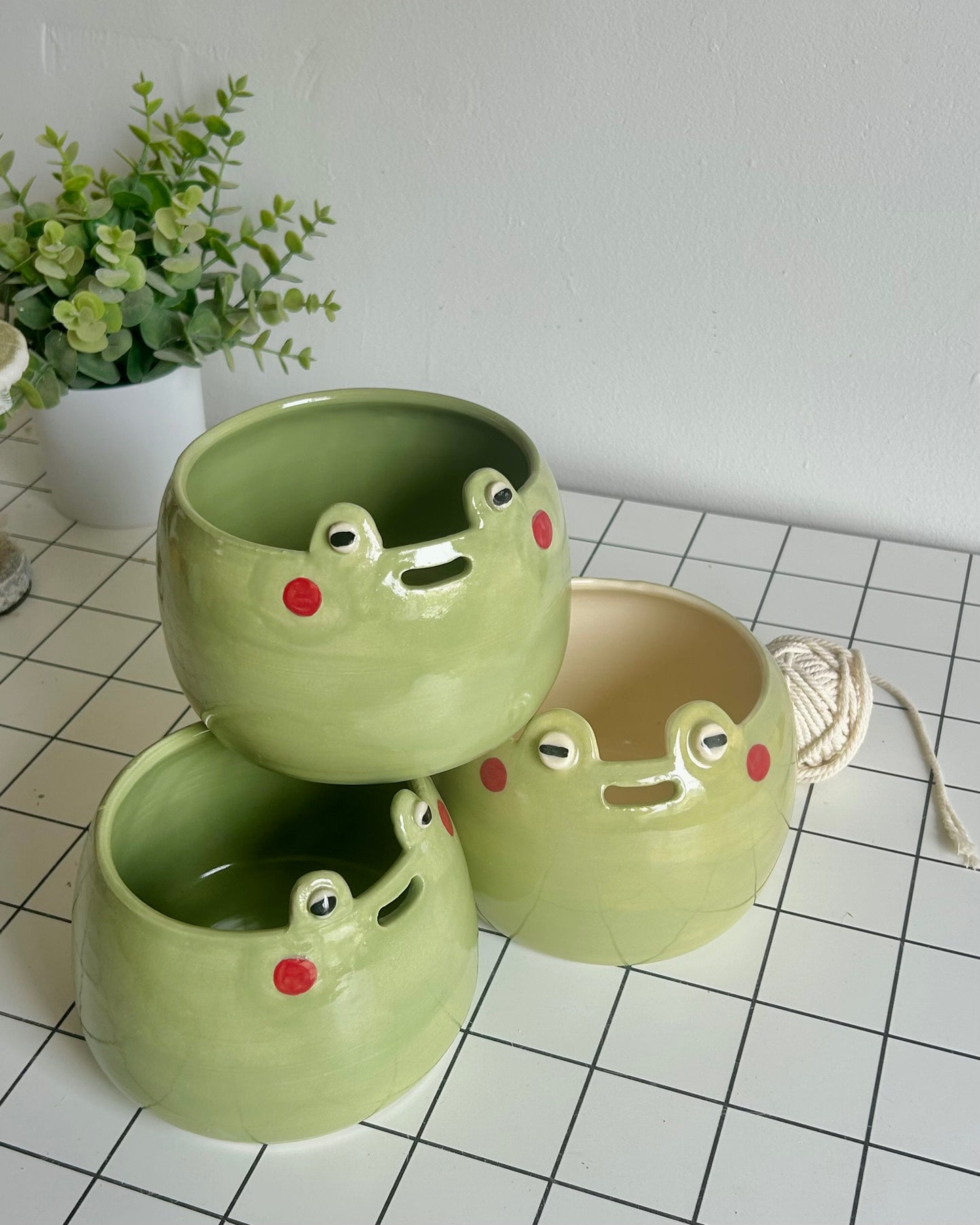 frog yarn bowl