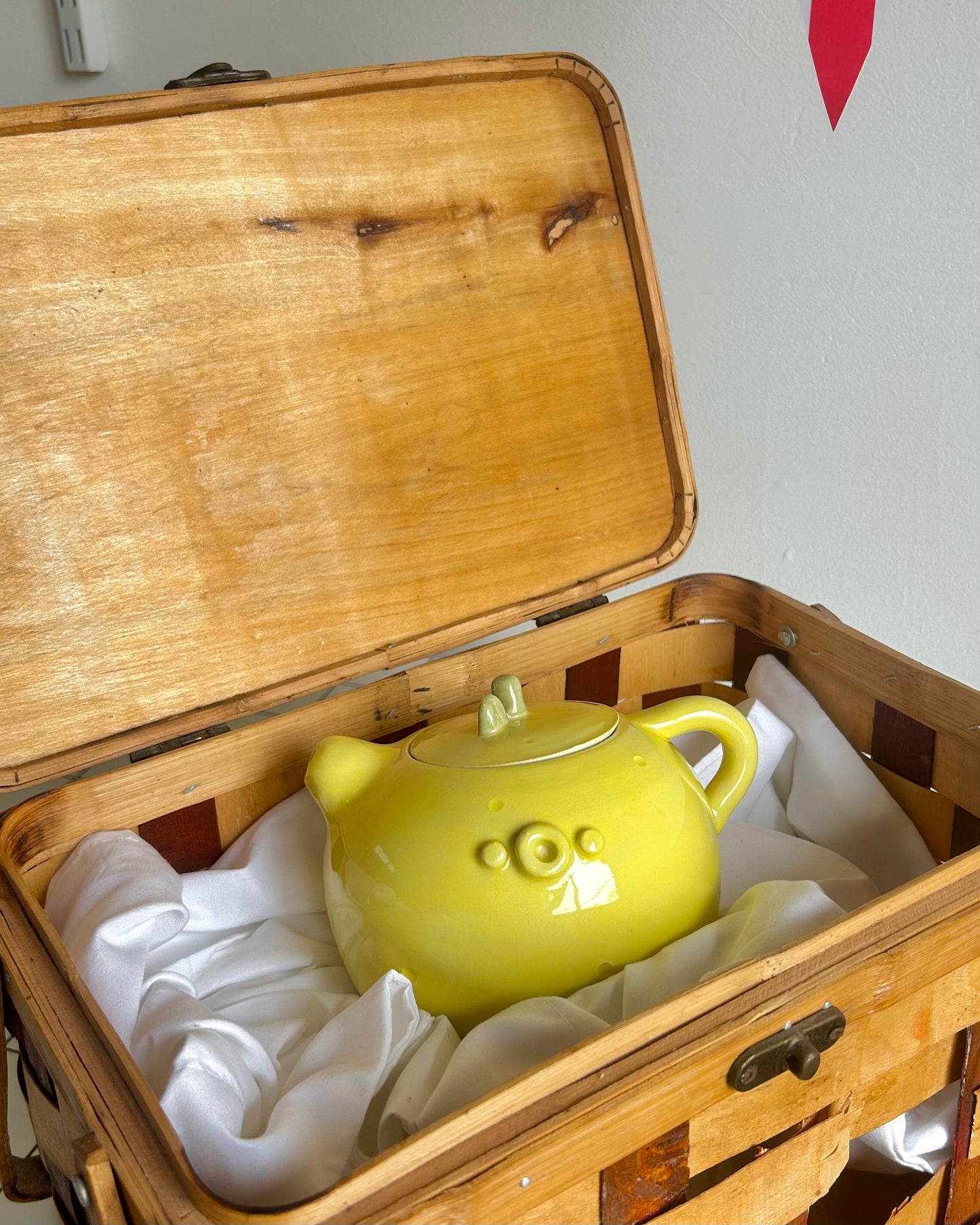 lemon tea pot