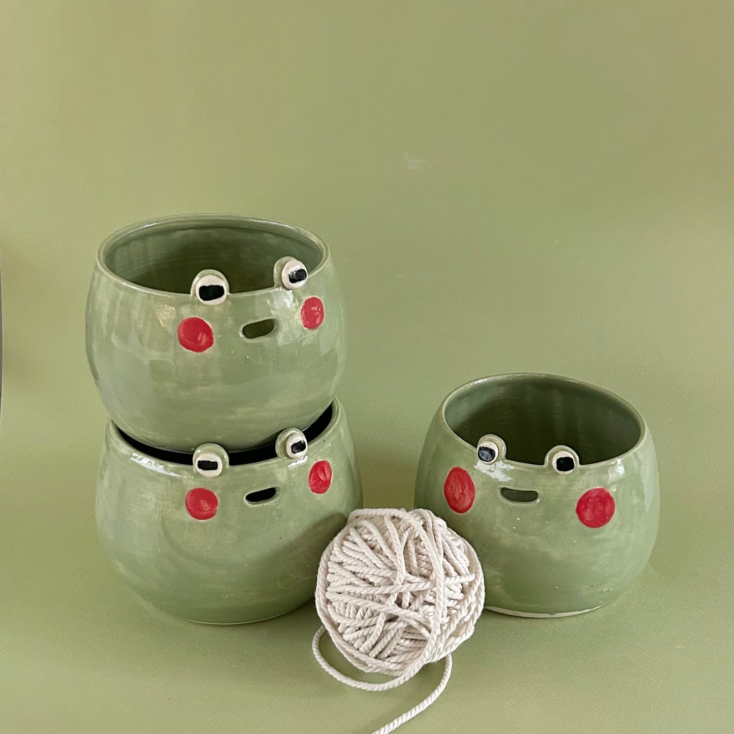 frog yarn bowl