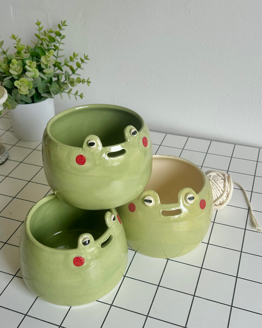 frog yarn bowl