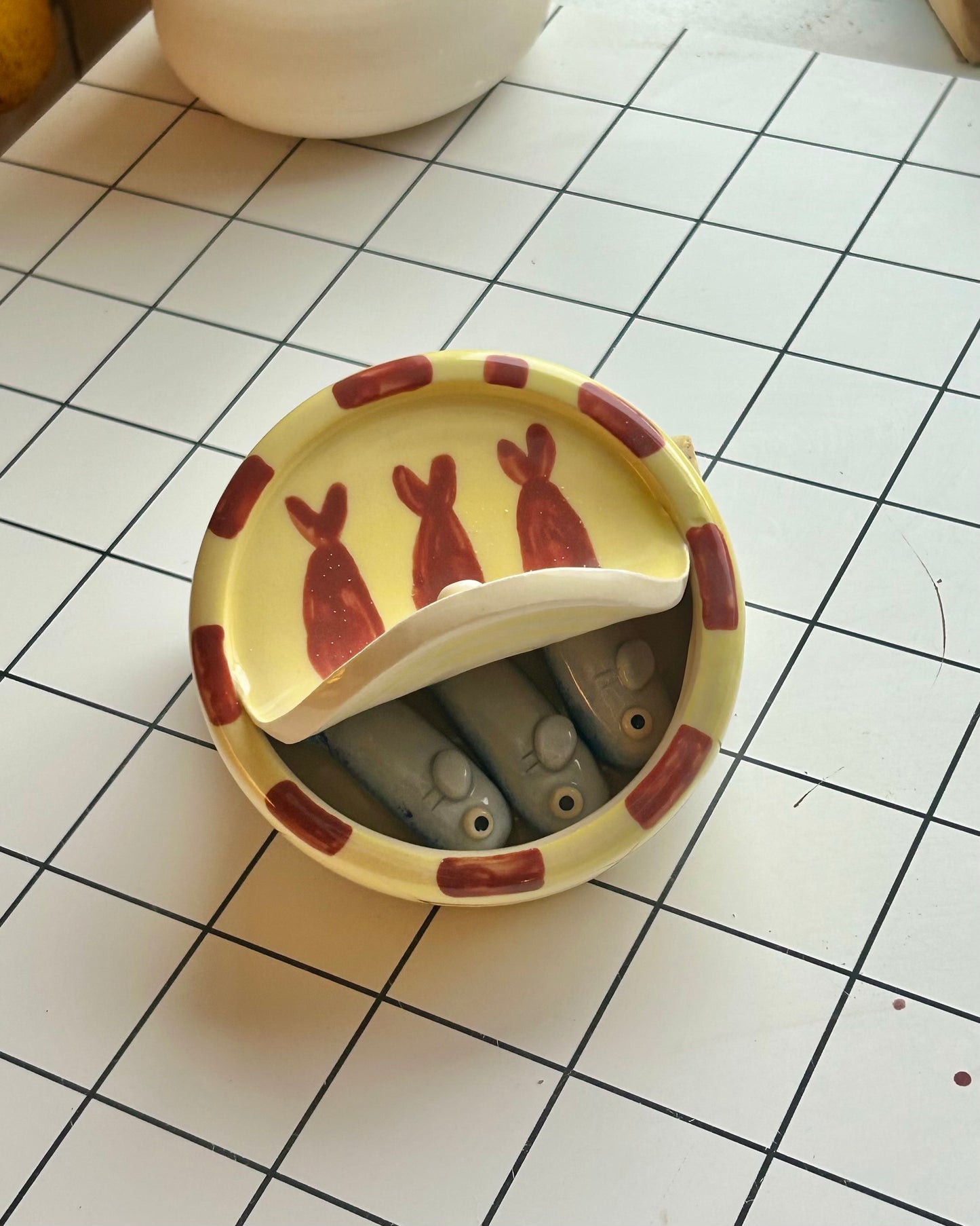 yellow n’ red sardine tin + teaspoons