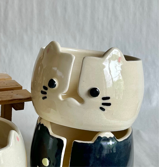 white cat yarn bowl