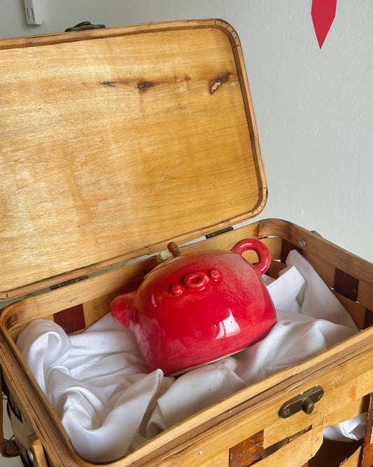 apple tea pot
